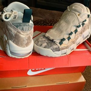 Nike air more money lx